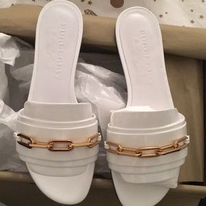 Never worn Burberry link sandals white/gold sz36.5